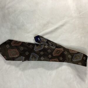 Burberry Elegant Tie with Red and Blue Patterns